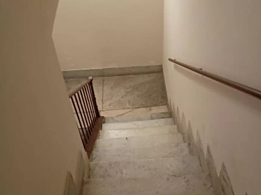 Immagine 19 di Camera in affitto  in via Foria 185 a Napoli