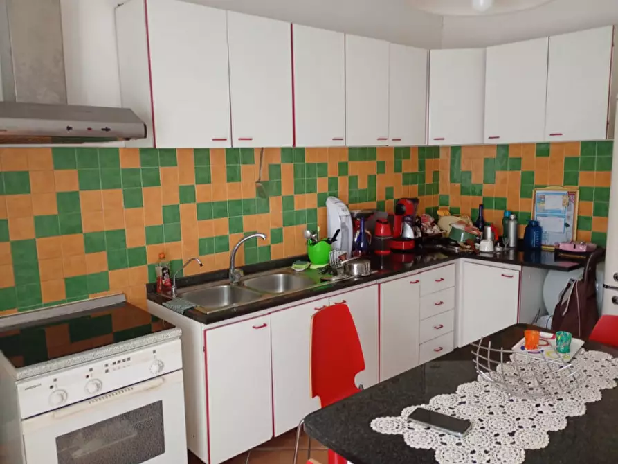 Immagine 29 di Camera in affitto  in via Foria 185 a Napoli