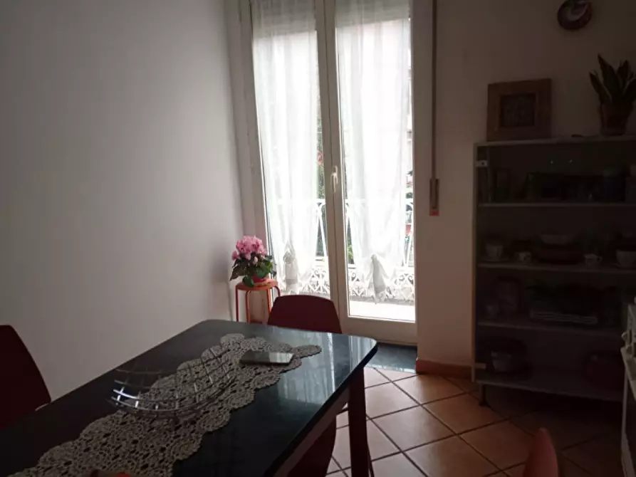 Immagine 30 di Camera in affitto  in via Foria 185 a Napoli