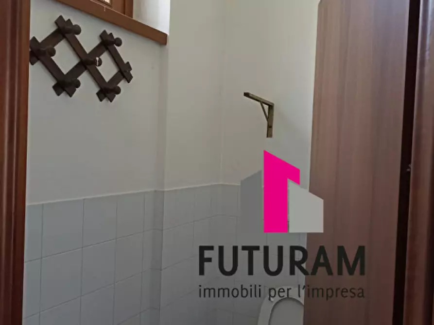 Immagine 3 di Negozio in affitto  in via montà a Padova