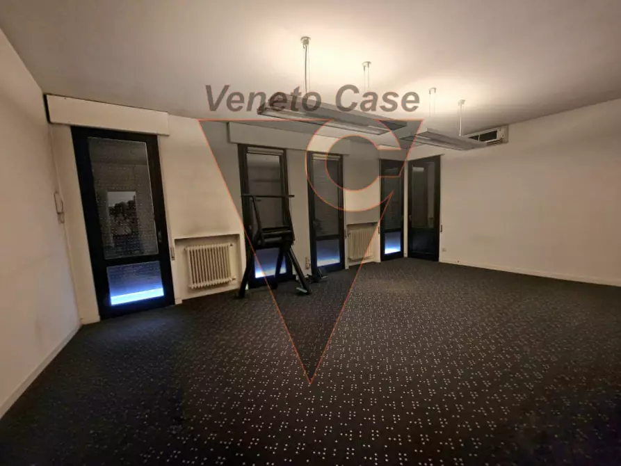 Immagine 1 di Ufficio in affitto  in Via della Meccanica a Padova