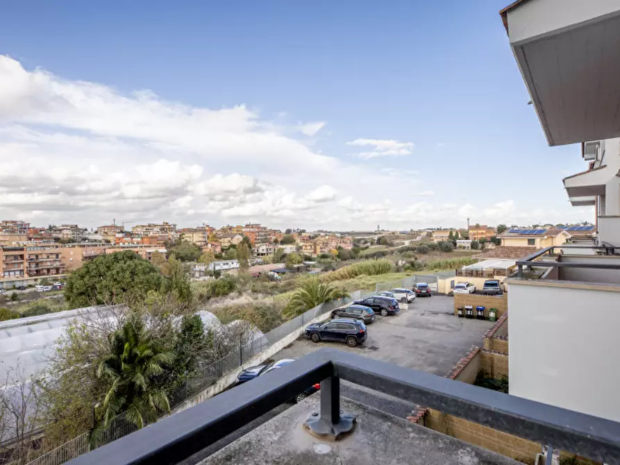 Immagine 3 di Appartamento in vendita  in Via Anna Lorenzetto a Roma