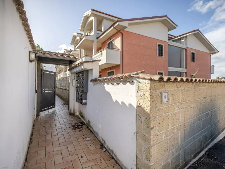 Immagine 4 di Appartamento in vendita  in Via Anna Lorenzetto a Roma