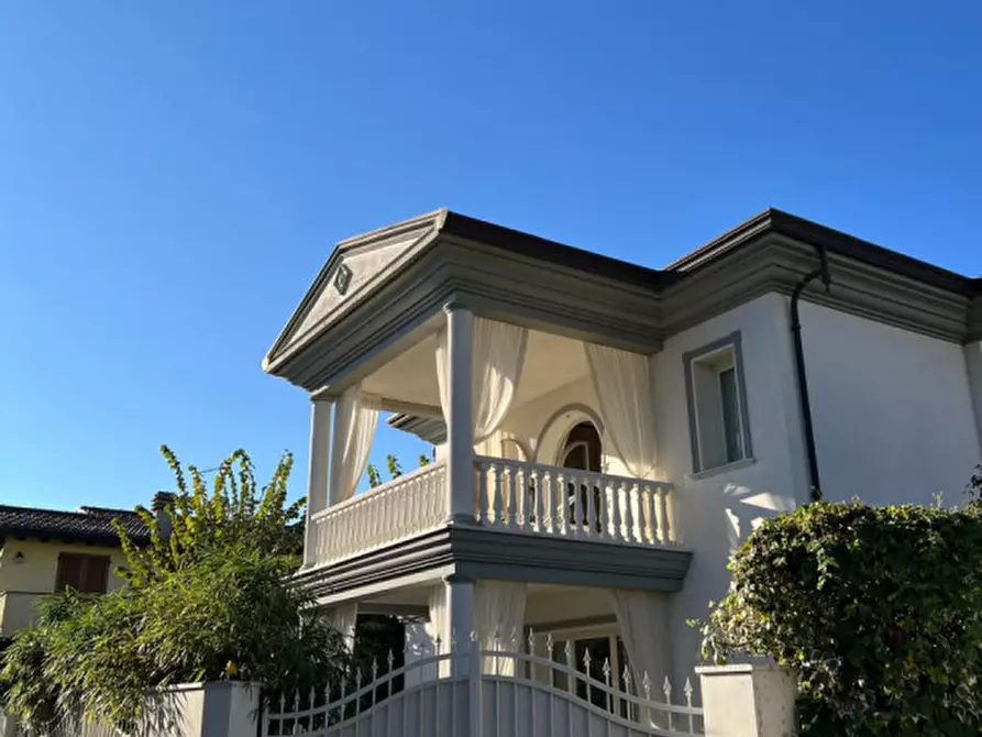 Immagine 4 di Villa in vendita  in Via Scassi Carli a Forte Dei Marmi