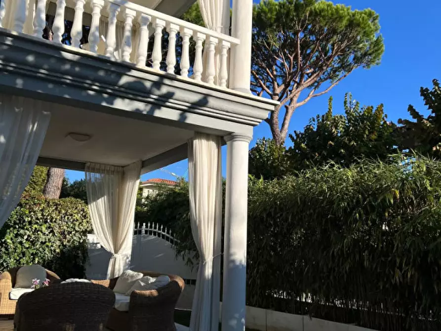 Immagine 28 di Villa in vendita  in Via Scassi Carli a Forte Dei Marmi