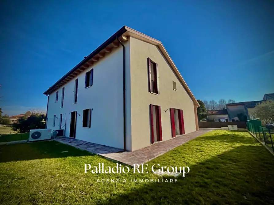 Immagine 1 di Casa bifamiliare in vendita  in Via Stadio 2 a Torri Di Quartesolo