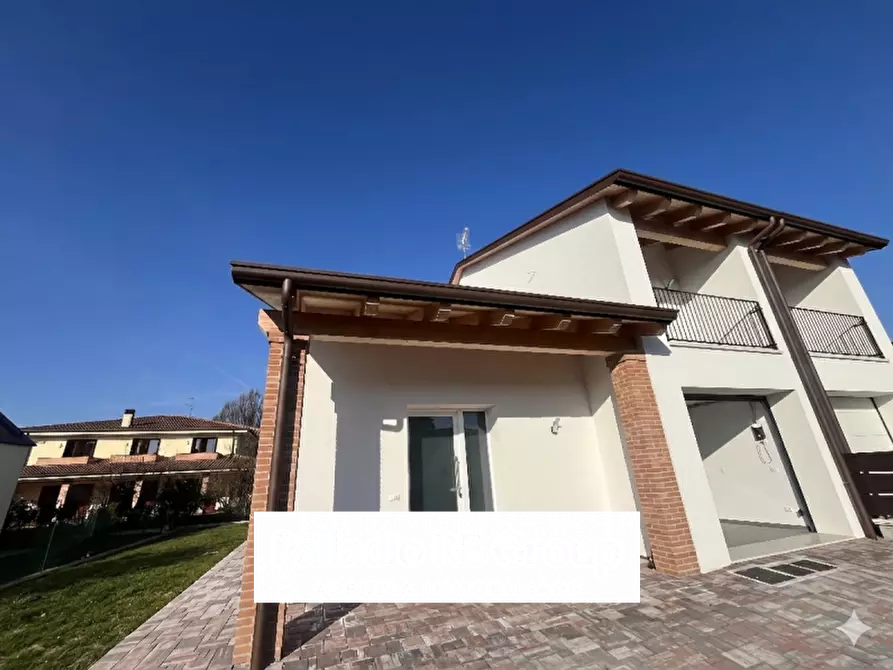 Immagine 3 di Casa bifamiliare in vendita  in Via Stadio 2 a Torri Di Quartesolo