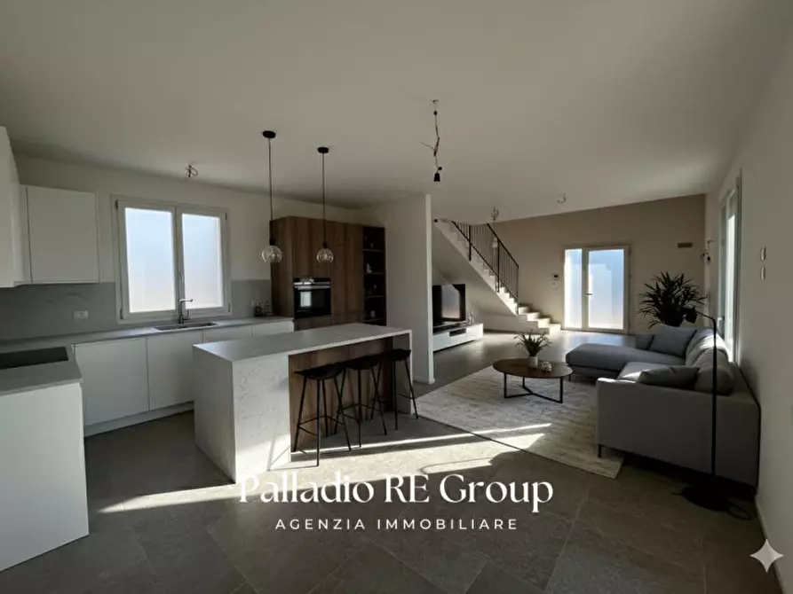 Immagine 5 di Casa bifamiliare in vendita  in Via Stadio 2 a Torri Di Quartesolo