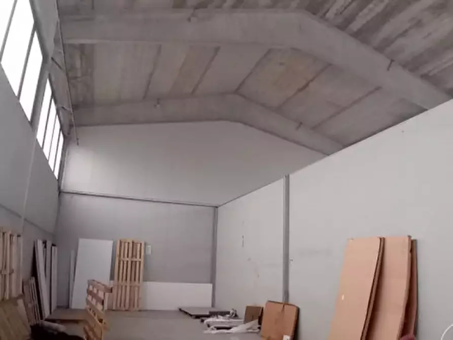 Immagine 2 di Magazzino in affitto  in via tito livio a Abano Terme