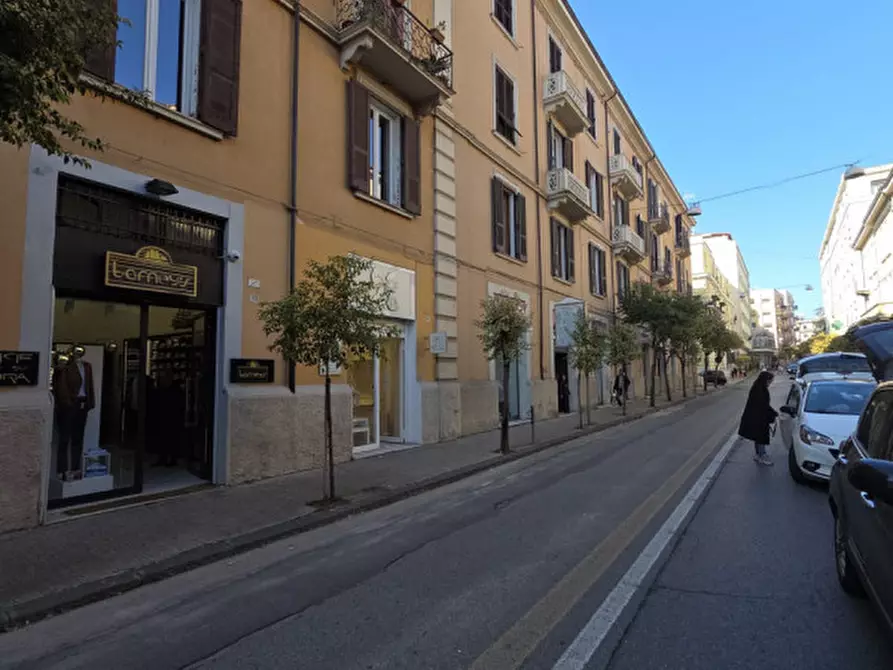 Immagine 2 di Negozio in vendita  in Via Monte Santo, 91 a Cosenza
