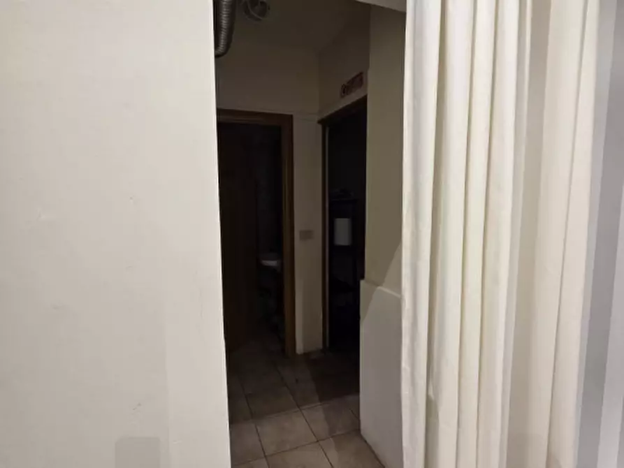 Immagine 4 di Negozio in vendita  in Via Monte Santo, 91 a Cosenza