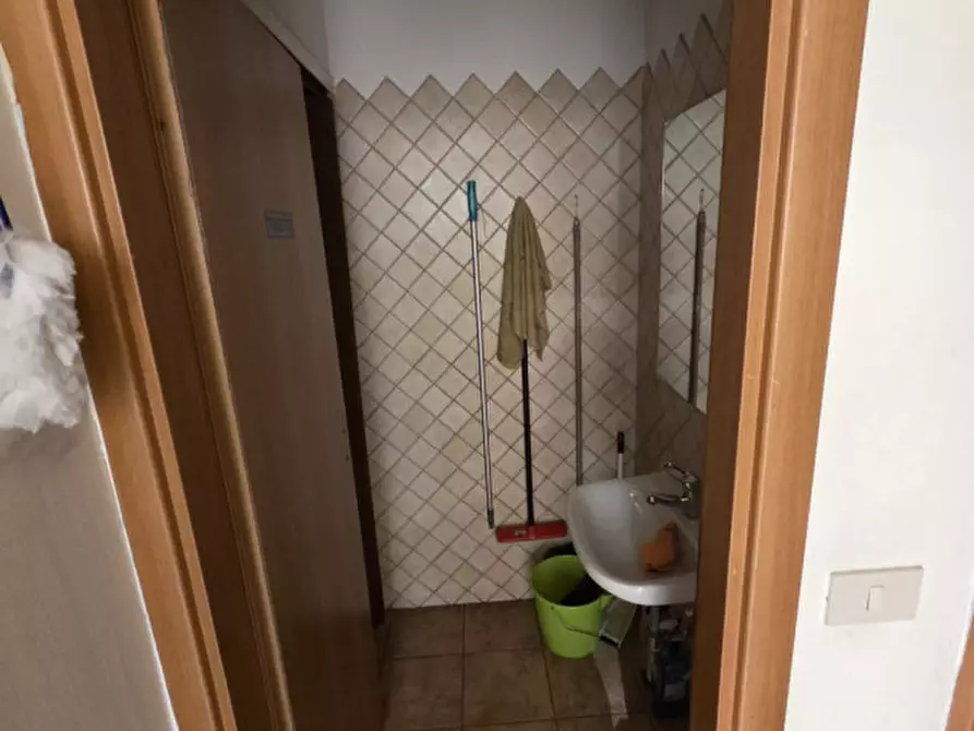 Immagine 6 di Negozio in vendita  in Via Monte Santo, 91 a Cosenza