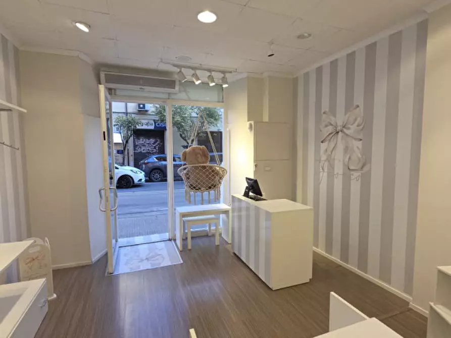 Immagine 8 di Negozio in vendita  in Via Monte Santo, 91 a Cosenza