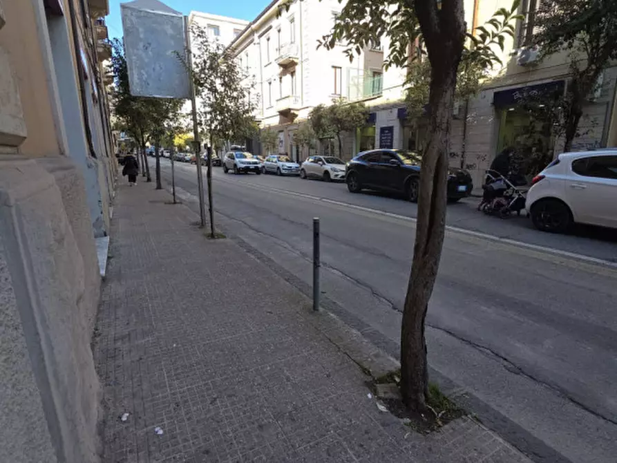 Immagine 11 di Negozio in vendita  in Via Monte Santo, 91 a Cosenza