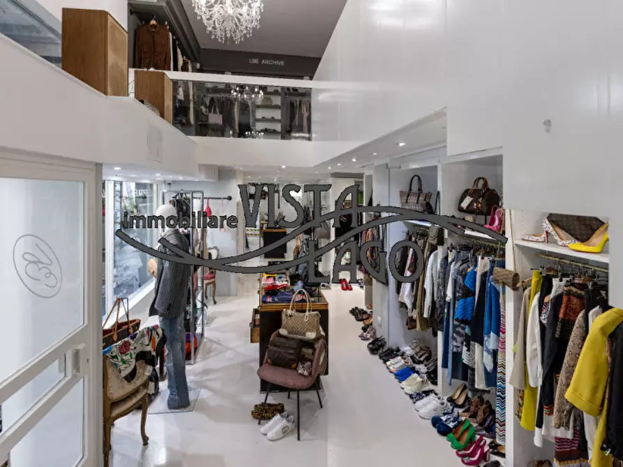 Immagine 1 di Negozio in affitto  in Via Francesco Ballarini 14 a Como