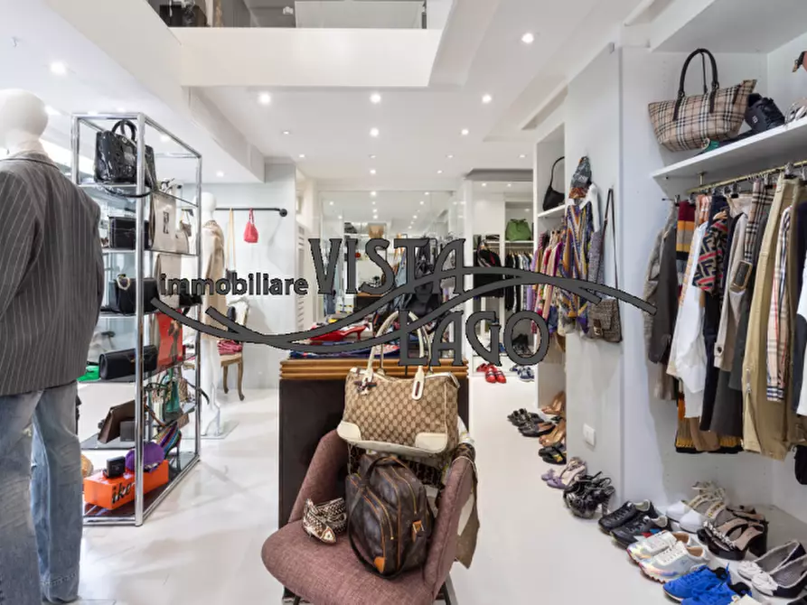 Immagine 3 di Negozio in affitto  in Via Francesco Ballarini 14 a Como