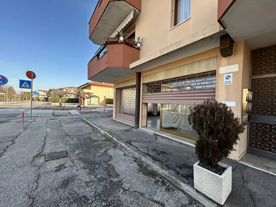 Immagine 3 di Negozio in affitto  in Via Santa Caterina a Selvazzano Dentro