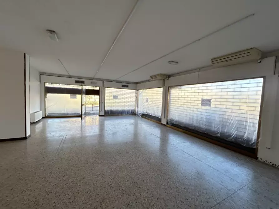 Immagine 6 di Negozio in affitto  in Via Giuseppe Ungaretti, Caselle di Selvazzano (PD) a Selvazzano Dentro