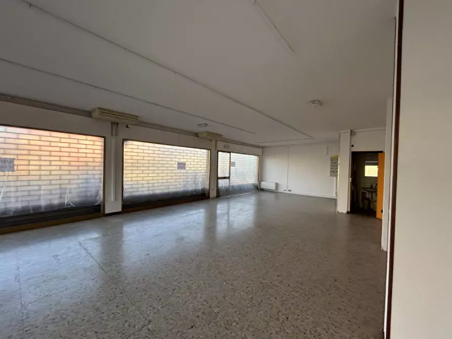 Immagine 7 di Negozio in affitto  in Via Giuseppe Ungaretti, Caselle di Selvazzano (PD) a Selvazzano Dentro
