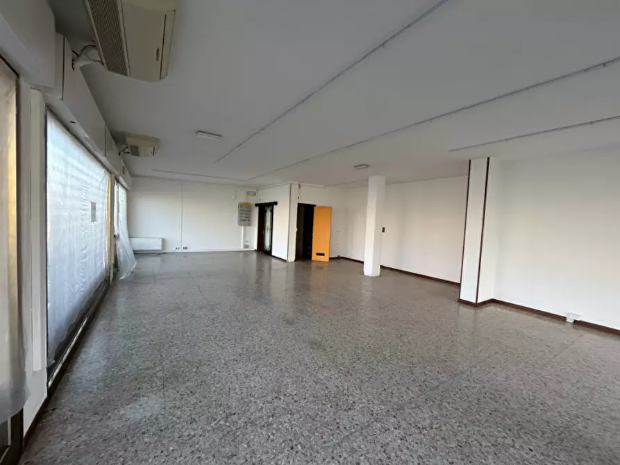 Immagine 8 di Negozio in affitto  in Via Giuseppe Ungaretti, Caselle di Selvazzano (PD) a Selvazzano Dentro