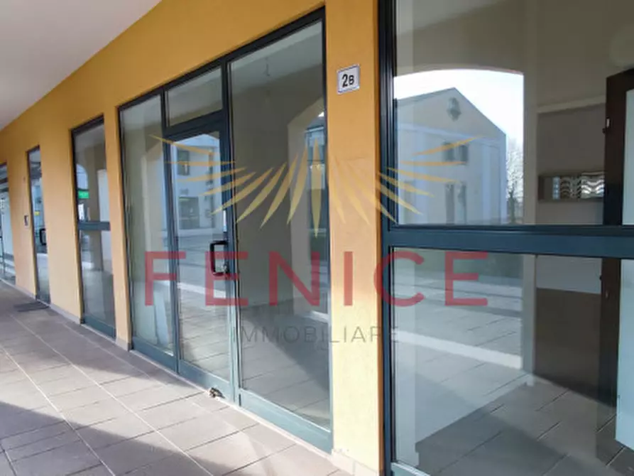 Immagine 1 di Negozio in affitto  in Piazzale Beato Albergati n°4 a Nervesa Della Battaglia