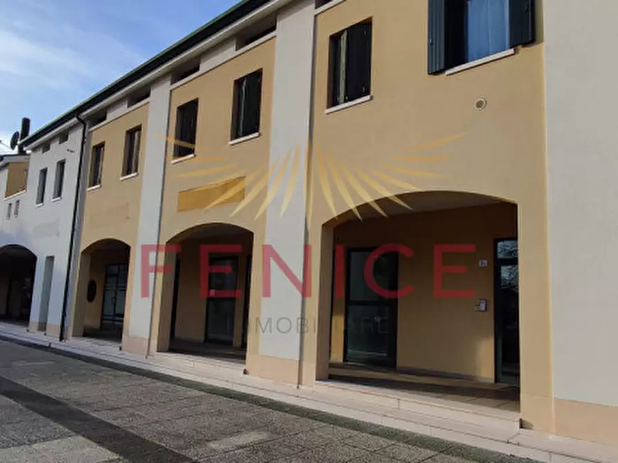 Immagine 2 di Negozio in affitto  in Piazzale Beato Albergati n°4 a Nervesa Della Battaglia