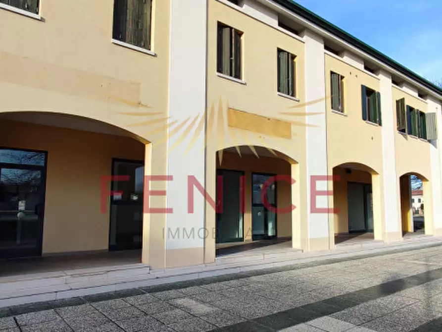Immagine 3 di Negozio in affitto  in Piazzale Beato Albergati n°4 a Nervesa Della Battaglia
