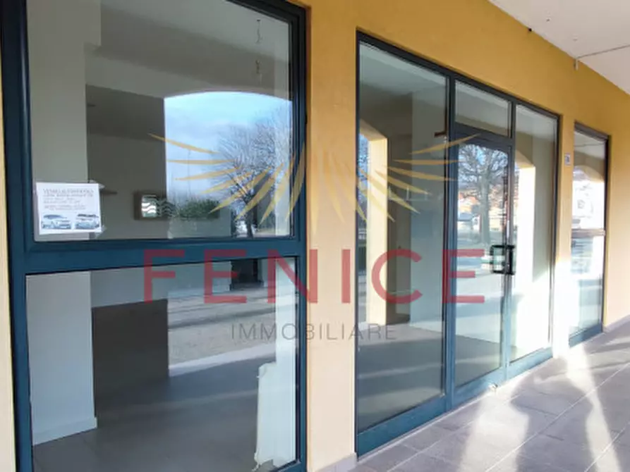 Immagine 4 di Negozio in affitto  in Piazzale Beato Albergati n°4 a Nervesa Della Battaglia