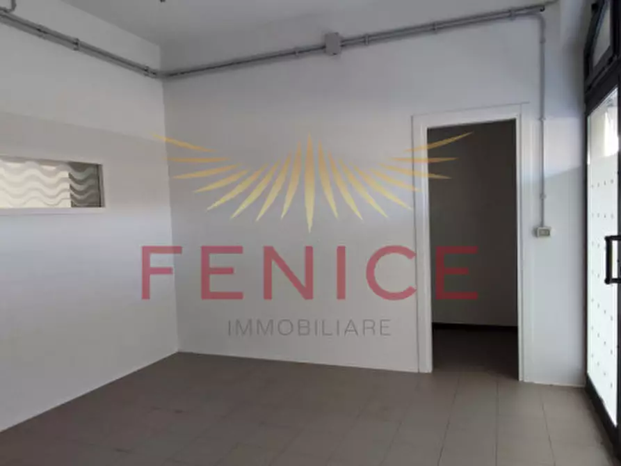 Immagine 11 di Negozio in affitto  in Piazzale Beato Albergati n°4 a Nervesa Della Battaglia