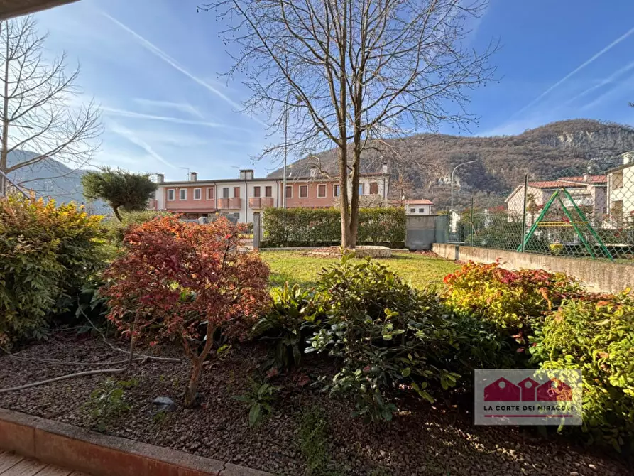 Immagine 10 di Casa bifamiliare in affitto  in Via Battaglione Vicenza a Longare