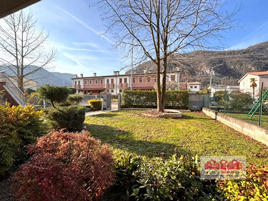 Immagine 11 di Casa bifamiliare in affitto  in Via Battaglione Vicenza a Longare