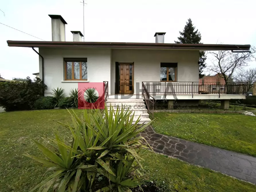 Immagine 3 di Casa indipendente in vendita  in Via Roma a Silea