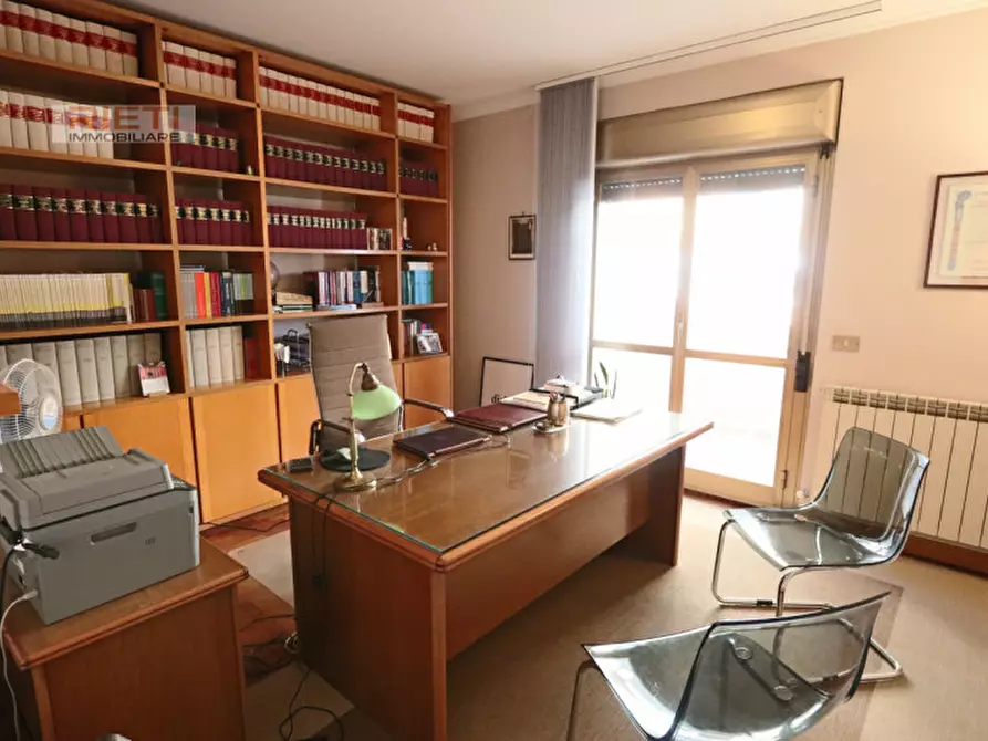 Immagine 17 di Appartamento in vendita  in Via delle Orchidee, 2 a Rieti