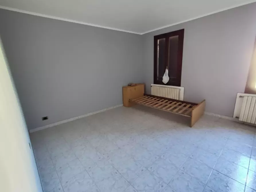 Immagine 1 di Negozio in vendita  a Teolo