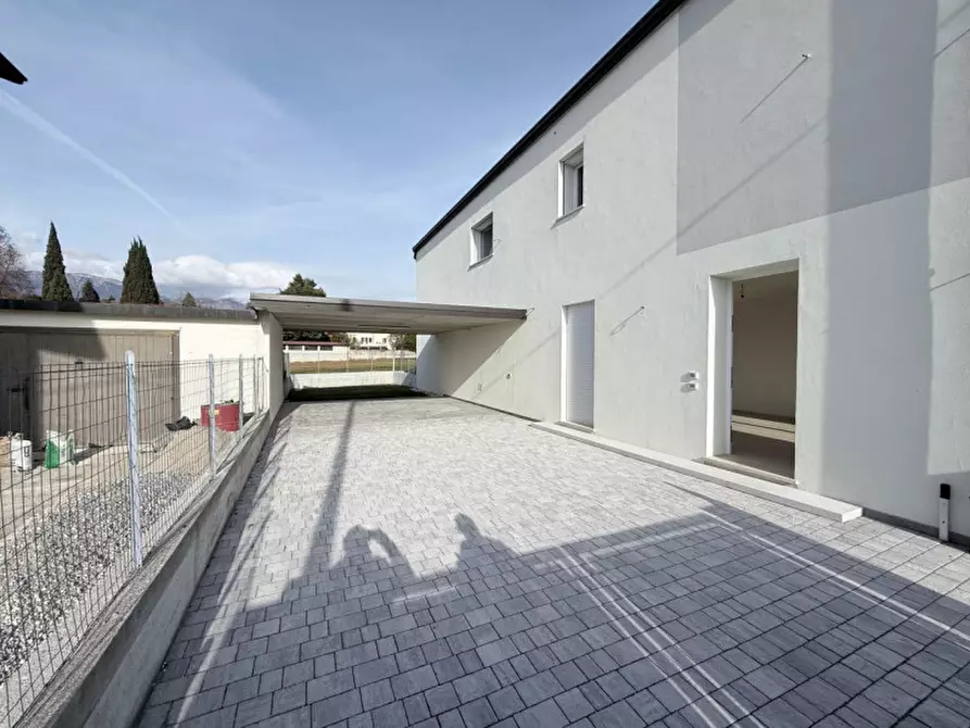 Immagine 1 di Casa bifamiliare in vendita  in Via Grotta a Fonte