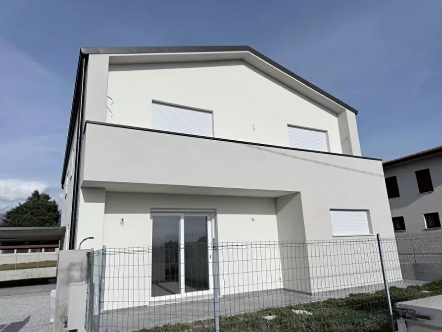 Immagine 2 di Casa bifamiliare in vendita  in Via Grotta a Fonte