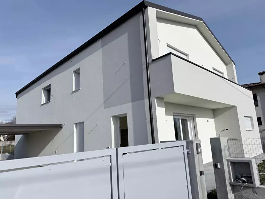 Immagine 2 di Casa bifamiliare in vendita  in Via Grotta a Fonte