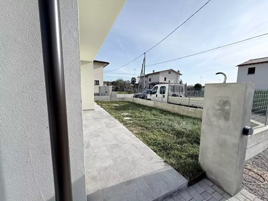 Immagine 5 di Casa bifamiliare in vendita  in Via Grotta a Fonte