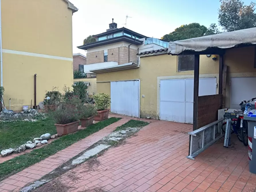 Immagine 4 di Casa bifamiliare in vendita  in Via Ferdinando Magellano a Foligno