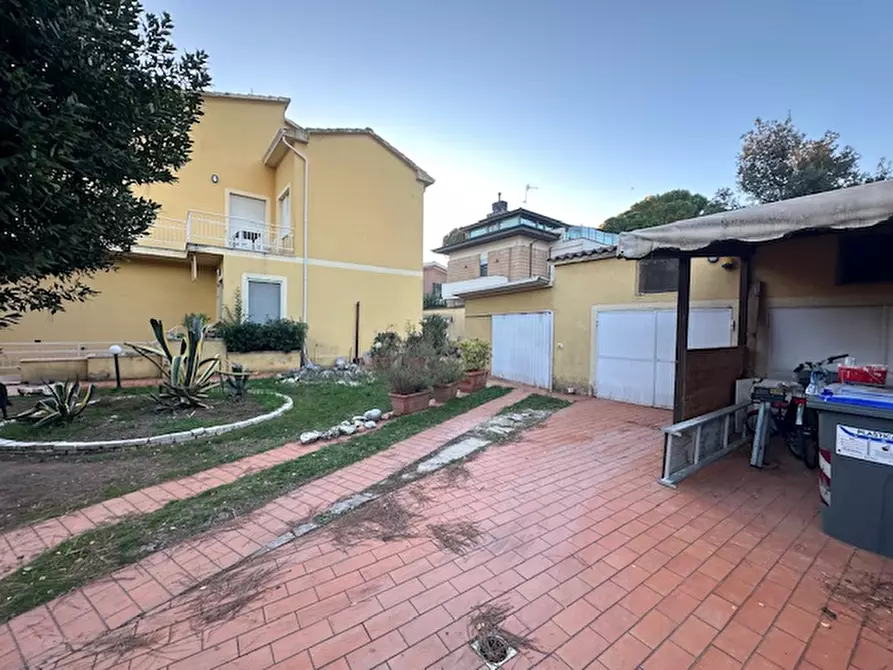 Immagine 5 di Casa bifamiliare in vendita  in Via Ferdinando Magellano a Foligno
