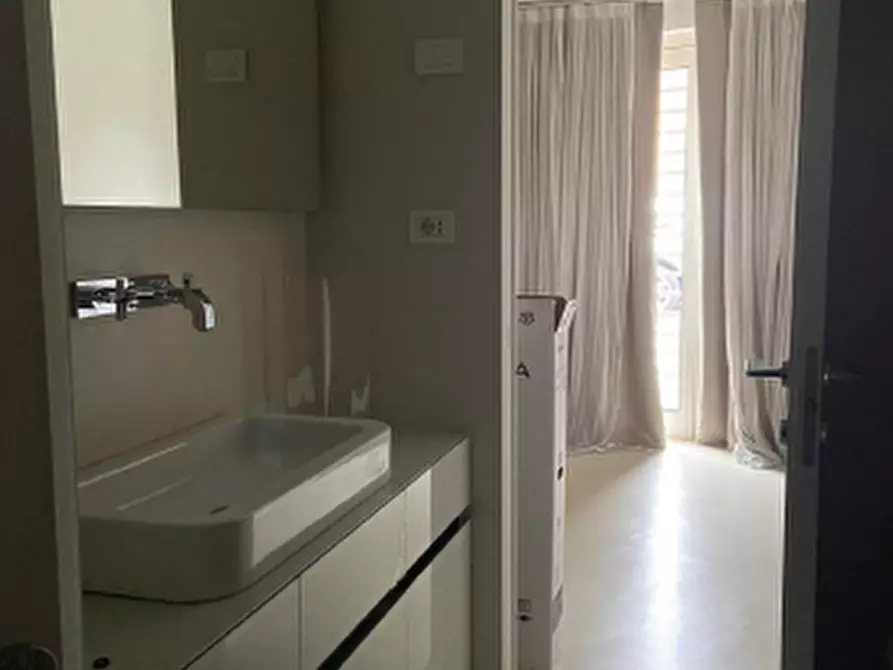 Immagine 5 di Loft/Open space in vendita  in Via Torino, 105 a Venezia