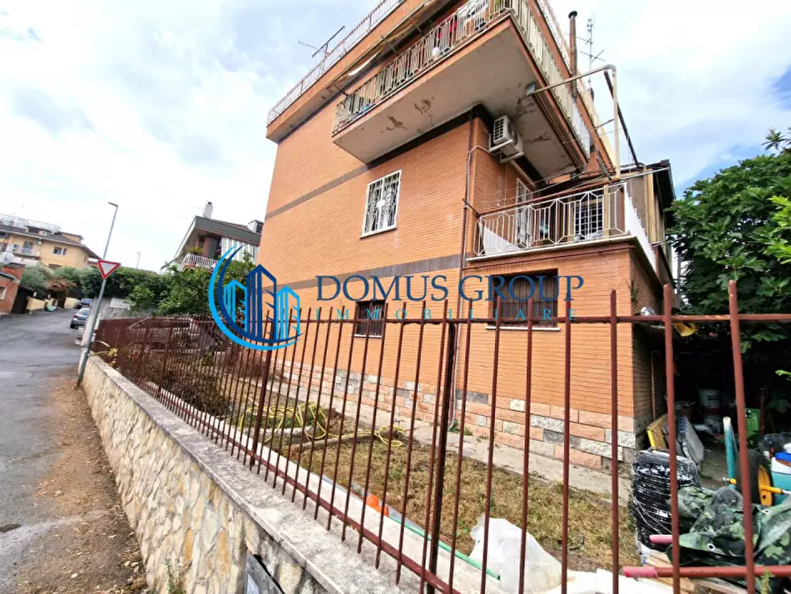 Immagine 5 di Appartamento in vendita  in Via Solonghello a Roma