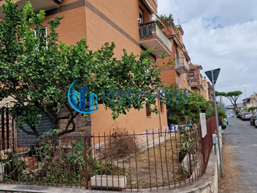 Immagine 9 di Appartamento in vendita  in Via Solonghello a Roma