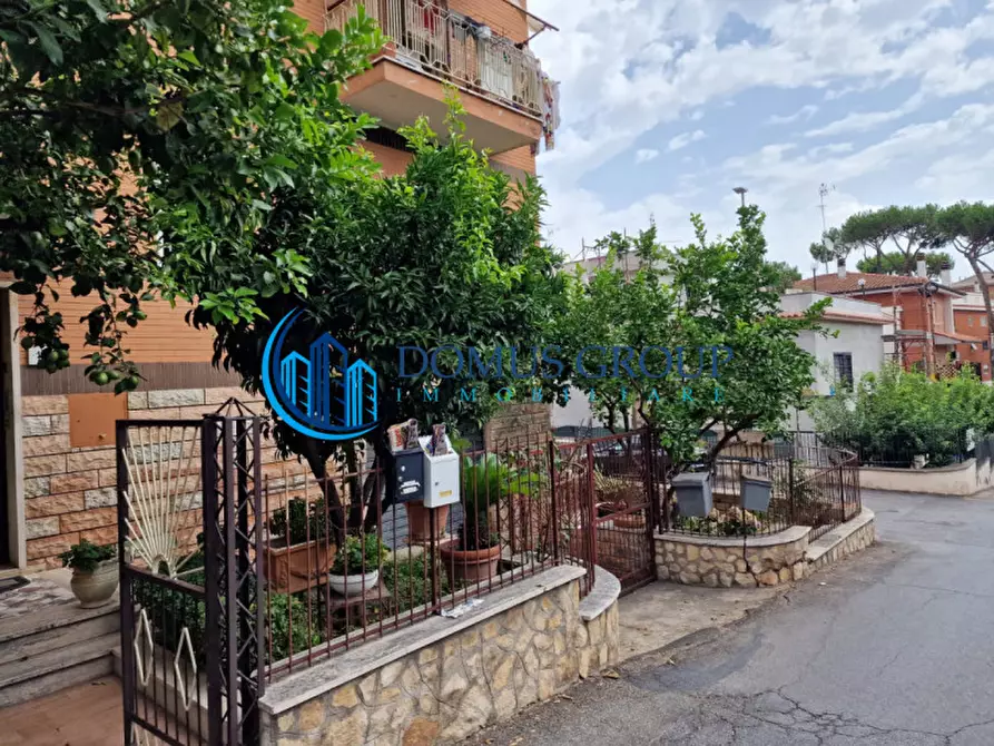 Immagine 12 di Appartamento in vendita  in Via Solonghello a Roma