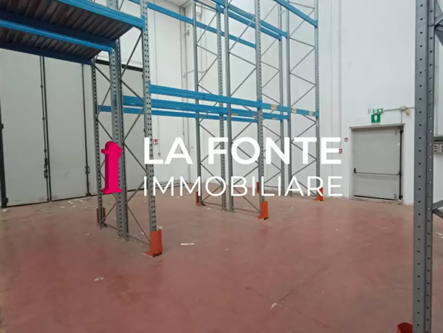 Immagine 4 di Capannone industriale in affitto  a Padova