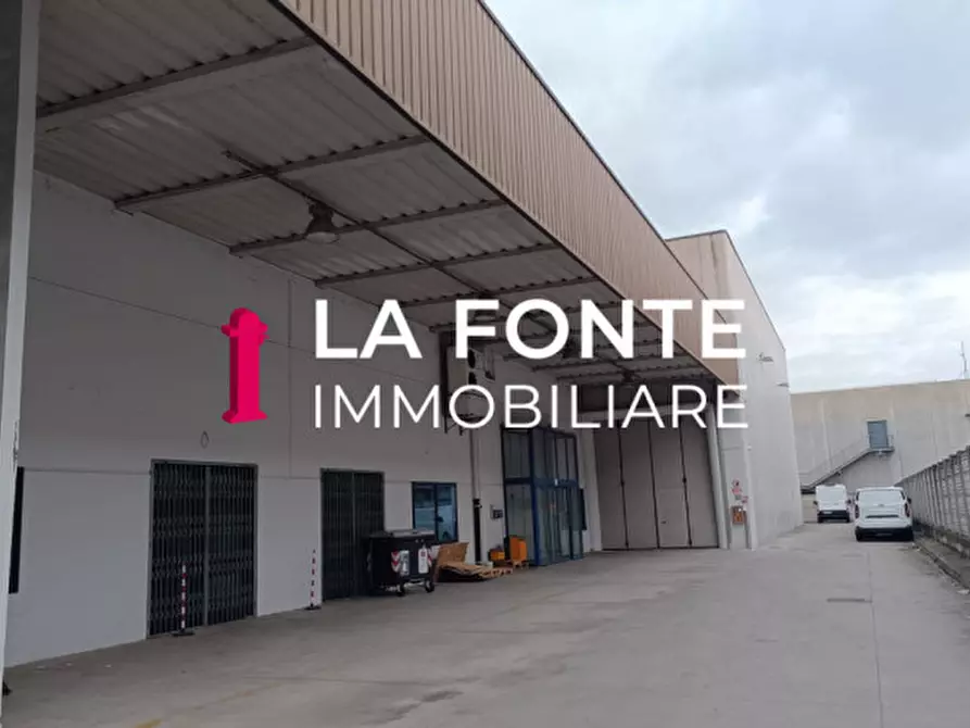 Immagine 6 di Capannone industriale in affitto  a Padova