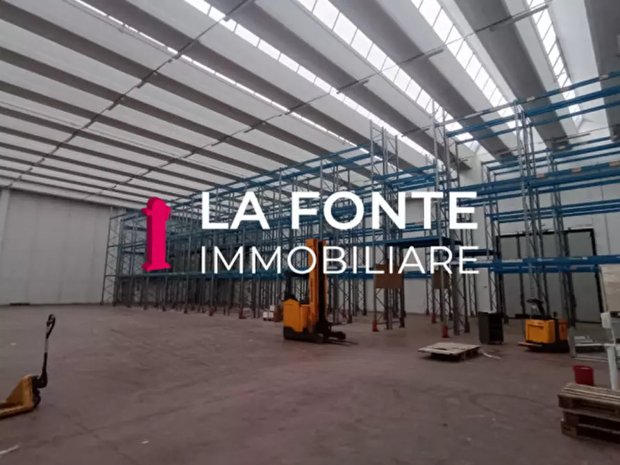 Immagine 14 di Capannone industriale in affitto  a Padova
