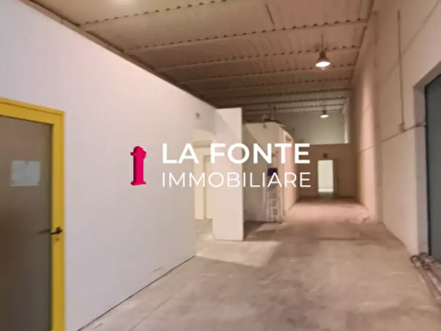 Immagine 16 di Capannone industriale in affitto  a Padova