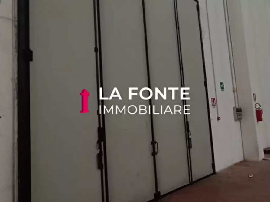 Immagine 17 di Capannone industriale in affitto  a Padova