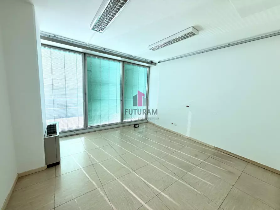 Immagine 5 di Ufficio in affitto  a Torri Di Quartesolo